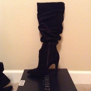 Forever 21 suede scrunch boots. EUC, worn once.